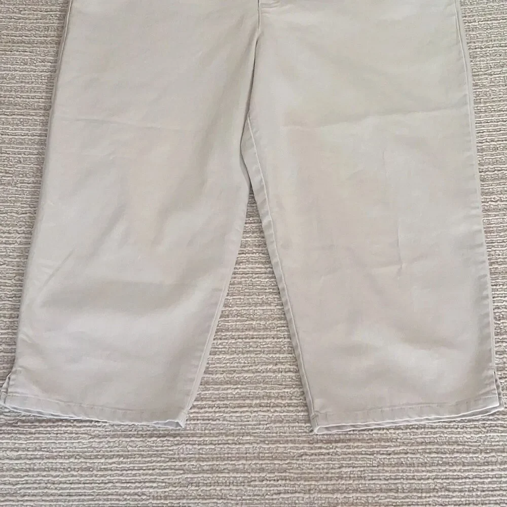 GLORIA VANDERBILT Women's Size 14 Khaki Pleated Capri Pants Cotton Blend Khakis - Picture 8 of 10